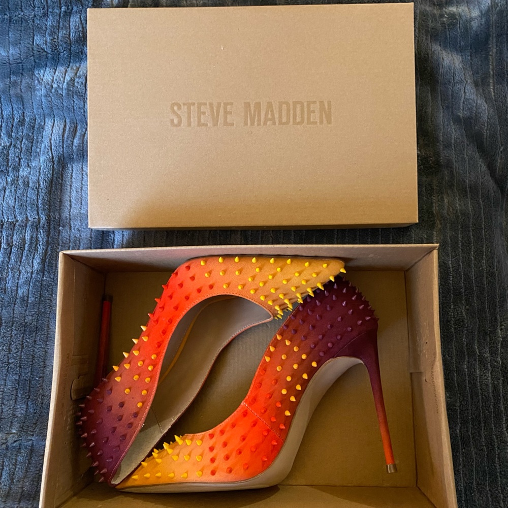 Steve Madden Ombré VALA-S Orange Spike Pumps size 9